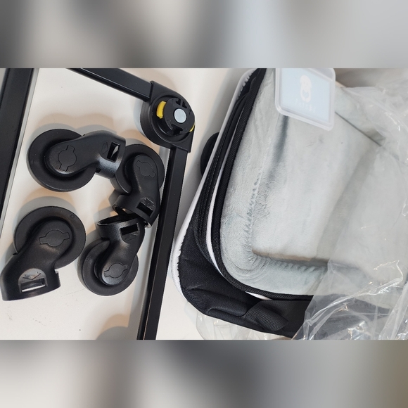 ‼️Airplane Approved Pet Carrier with Wheels‼️ - Picture 8 of 13